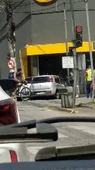 Colisão entre dois carros é registrada no Centro de Brusque - 1