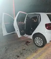 Samu e bombeiros são acionados após carro colidir contra poste no Bateas - 1