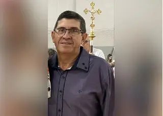 Idoso morre e veículo fica preso em árvore após grave acidente - 2