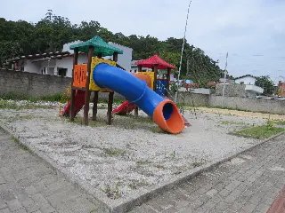 Secretaria de Obras instala parque infantil no Loteamento Dom Nelson - 5