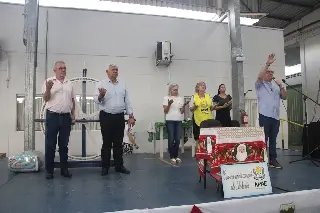 Cerca de 400 pessoas prestigiam bingo de Natal do Clube de Mães da Apae - 3