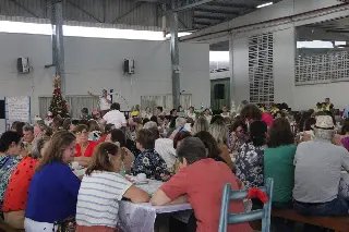 Cerca de 400 pessoas prestigiam bingo de Natal do Clube de Mães da Apae - 4