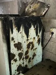 Casal sobe no telhado para fugir de incêndio em residência  - 3