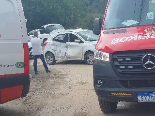 Duas pessoas ficam feridas após acidente na rodovia Ivo Silveira - 8