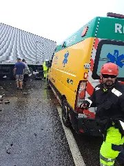 Colisão entre caminhões e ônibus deixa homem preso nas ferragens - 2