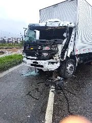Colisão entre caminhões e ônibus deixa homem preso nas ferragens - 5
