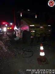 Jovem morre após carro colidir contra máquina estacionada  - 3