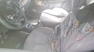 Motorista foge do local após capotar carro no Zantão - 1