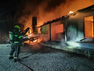 Residência é atingida por incêndio em Gaspar - 5