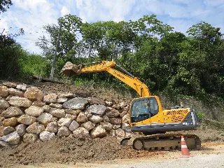 Obra de emergência é realizada no bairro Primeiro de Maio - 4
