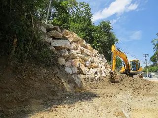 Obra de emergência é realizada no bairro Primeiro de Maio - 2