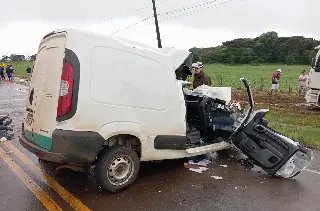 (VÍDEO) Homem morre em colisão frontal entre carro e caminhão na SC-160 - 2