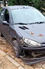 Duas pessoas ficam feridas após colisão entre carro e moto - 1