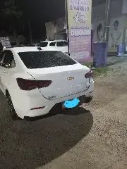 Motociclista de Pop 100 não freia a tempo e colide na traseira de carro - 1