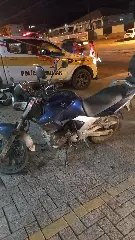 Veículo tenta cruzar via e é atingido por motocicleta - 2