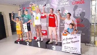 Mesmo com chuva, mais de 400 pessoas participam da corrida da PM em Brusque - 3