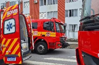 Idosa morre em incêndio em apartamento em Florianópolis - 4