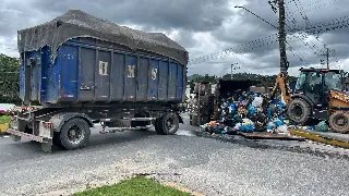 GTB atualiza situação no trânsito após tombamento de caminhão - 2
