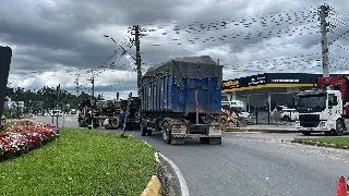 GTB atualiza situação no trânsito após tombamento de caminhão - 1
