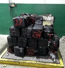 PF apreende mais de 1 tonelada de cocaína dentro de navio em porto de SC - 2
