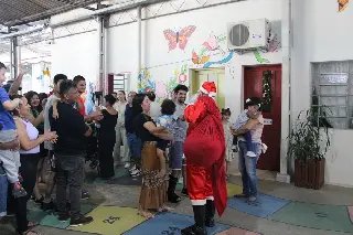 Chegada do Papai Noel marca encerramento de 2024 da Apae de Brusque - 7