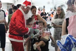 Chegada do Papai Noel marca encerramento de 2024 da Apae de Brusque - 9