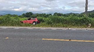 (URGENTE) Grave acidente entre carro e moto é registrado na Ivo Silveira - 1