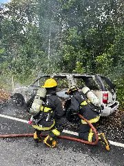 Incêndio causa perda total de veículo, mas motorista escapa ileso - 1