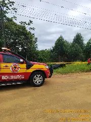 (VÍDEO) Mulher fica ferida após capotamento no bairro Barracão - 6