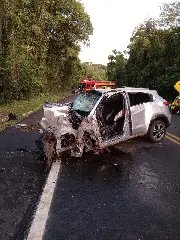 Grave acidente na BR-282 envolve quatro carros e deixa quatro mortos - 4