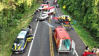 Grave acidente na BR-282 envolve quatro carros e deixa quatro mortos - 9
