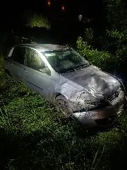 Carro sai da pista e mulher fica ferida na BR-470 - 1