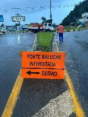 Placas são instaladas para orientar motoristas durante interdição da ponte - 1