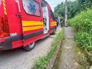 Duas pessoas ficam feridas em Brusque após acidente entre moto e ônibus - 2