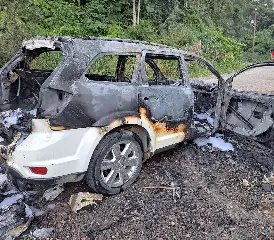 Carro é totalmente destruído por incêndio em Itapema - 3