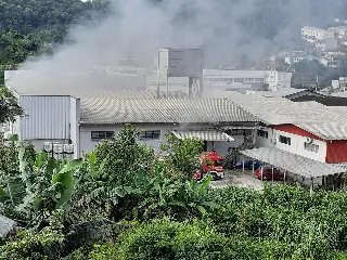 Princípio de incêndio mobiliza bombeiros de três cidades em Brusque - 8