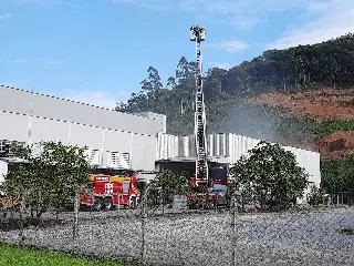Princípio de incêndio mobiliza bombeiros de três cidades em Brusque - 7