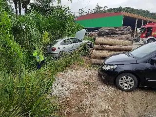(URGENTE) Saída de pista em Botuverá deixa mulher e criança feridas - 8