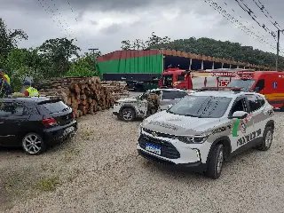 (URGENTE) Saída de pista em Botuverá deixa mulher e criança feridas - 5