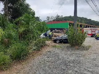 (URGENTE) Saída de pista em Botuverá deixa mulher e criança feridas - 9