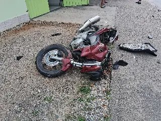 (URGENTE) (VÍDEO) Acidente entre moto e carro mata uma pessoa no Nova Brasília - 1