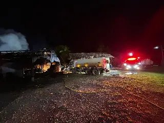 Galpão de madeira é destruído por incêndio em Botuverá - 2