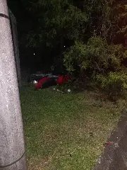 Jovem morre ao colidir motocicleta contra árvore em Gaspar - 1