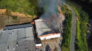 (VÍDEO) Incêndio destrói galpão em Botuverá - 2