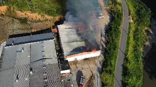 (VÍDEO) Incêndio destrói galpão em Botuverá - 4