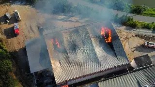 (VÍDEO) Incêndio destrói galpão em Botuverá - 6