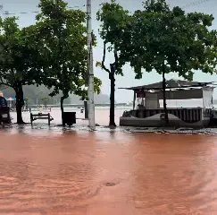 (VÍDEO) Balneário Camboriú decreta estado de emergência devido às chuvas; Governador contata Prefeita - 2