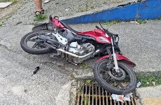 Colisão entre carro e moto deixa jovem ferido em Brusque - 2