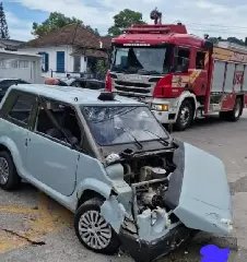 Colisão entre carro e moto deixa jovem ferido em Brusque - 1