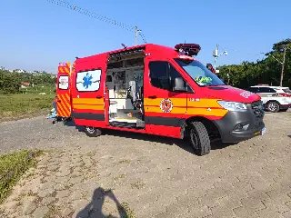 Acidente envolvendo carro e moto deixa idoso gravemente ferido - 3